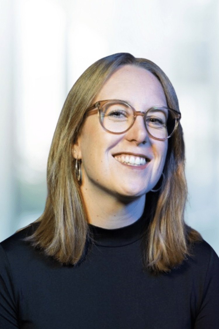 Emily Aloise Leiterin Administration